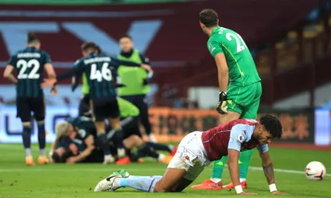 Ngã ngựa trước tân binh, Aston Villa đứt mạch toàn thắng, lỡ cơ hội chiếm ngôi đầu
