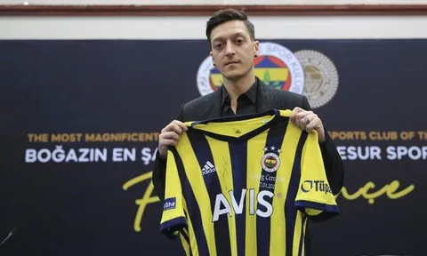 Ngã rẽ bất ngờ của Mesut Ozil