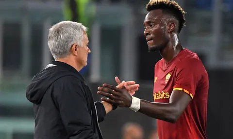 Ngăn M.U thâu tóm trò cưng, Jose Mourinho ra chiêu độc