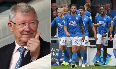 Ngán ngẩm với Man Utd, Sir Alex cười tít mắt ăn mừng chiến thắng của con cưng