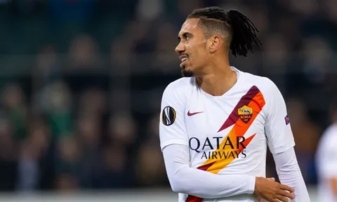 Ngày Man Utd thua nhạt, Smalling lại tạo thêm cú sốc ở AS Roma...
