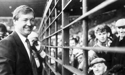 Ngày này năm xưa: Kỷ nguyên Alex Ferguson bắt đầu