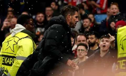 Nghệ thuật hắc ám đã bao trùm Old Trafford