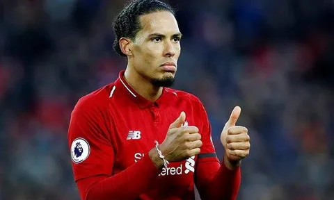 Nghiệt ngã! Van Dijk bị Messi đánh bại với cách biệt "cực nhỏ"