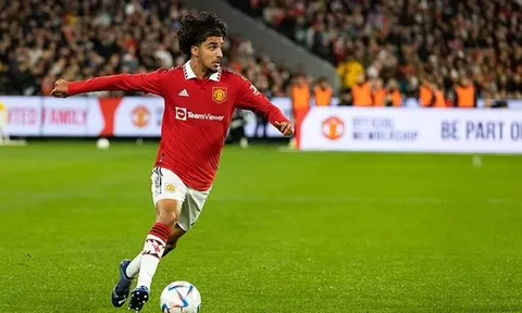 Zidane Iqbal tuyên bố khiến Fred và McTominay 'lo sốt vó'