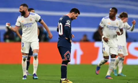 Ngược dòng kinh điển, Benzema thổi bay PSG khỏi Champions League