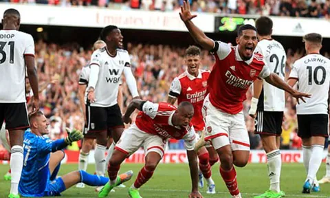 Ngược dòng nghẹt thở, Arsenal đòi lại ngôi đầu từ Man City