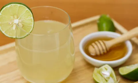 Người bị 5 bệnh này không nên uống nước chanh