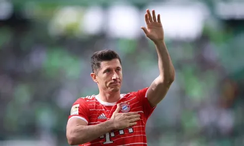 Người đại diện hối thúc Bayern mở bán Lewandowski cho Barca