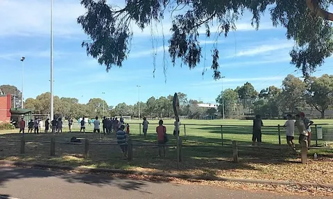 Người hâm mộ đi xem buổi tập của tuyển Việt Nam ở Australia
