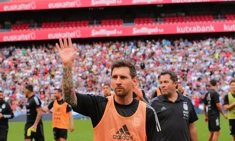 Người hâm mộ đổ xô xem Messi tập luyện tại Tây Ban Nha