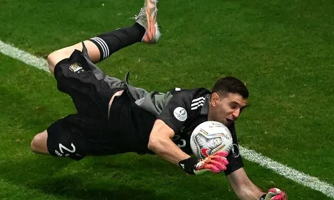 Người hùng Argentina đã thà nhận ít tiền, hơn là ở lại Arsenal