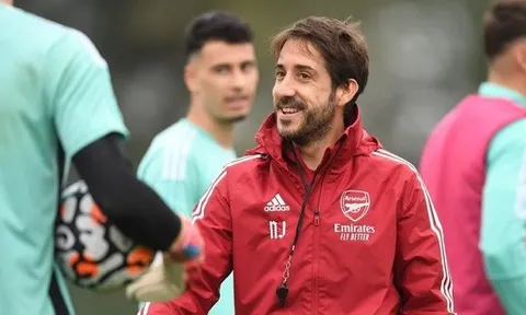 Người hùng bí ẩn làm lu mờ 118 triệu bảng của Arsenal