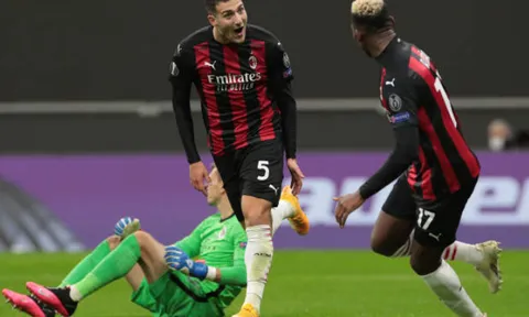 Góp 1 bàn thắng + 1 kiến tạo, "người thừa" Man Utd giúp Milan thắng dễ Sparta Praha