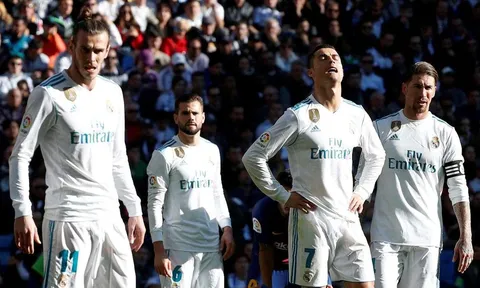 Nguyên nhân nào khiến Barca và Real khởi đầu mùa giải đầy chông chênh?