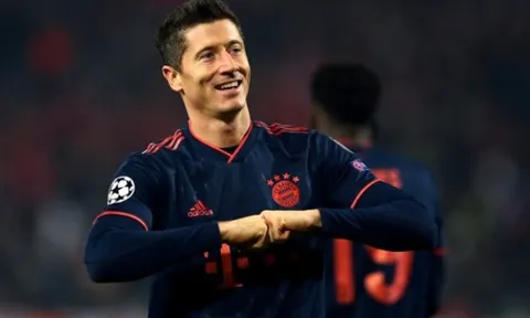 Nhả đạn 4 lần, Lewandowski đã "đạp đổ" 2 dấu mốc lịch sử