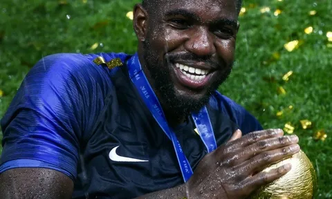 Nhà vô địch World Cup tụt giá hơn 30 lần