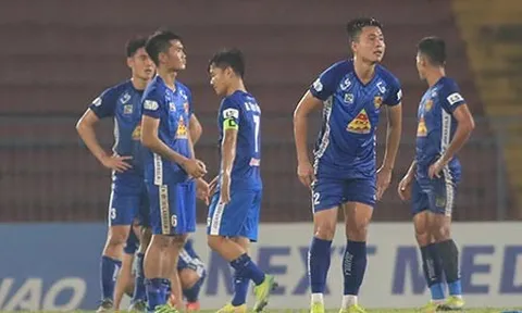 Nhà vua V-League 2017 "băng hà", Nam Định trụ hạng thành công