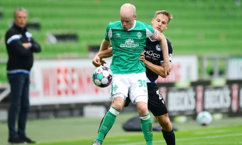 Nhận 40 triệu euro từ M.U, Ajax tiếc 15 triệu mua người thay thế Van de Beek