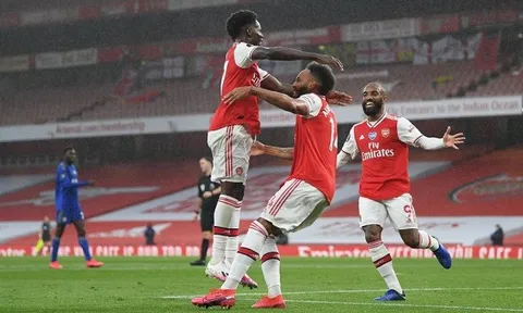 Nhận quà đẳng cấp từ Aubameyang, 'ngọc quý' Arsenal phấn khích: 'Đội trưởng của tôi hoàn toàn khác biệt'