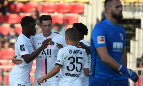 PSG thắng nhẹ Augsburg