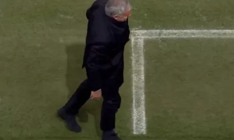 Nhiệt huyết của Daniel James khiến Mourinho đau đớn