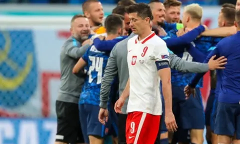 Nhiệt tình thành thảm họa, Ba Lan 'phơi áo' trước Slovakia