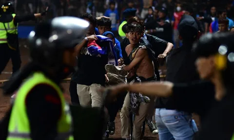 Nhiều trẻ em thiệt mạng vì bạo loạn bóng đá Indonesia, FIFA vào cuộc