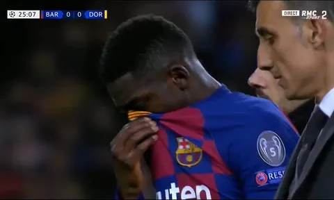 Nhìn đồng đội bật khóc nức nở, Suarez nói lời cay đắng
