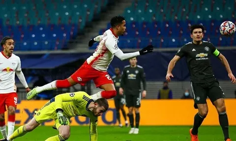 Nhìn Justin Kluivert gieo sầu cho M.U, lại thấy Mourinho đã đúng