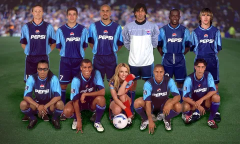 Nhìn lại đội hình huyền thoại 18 năm trước của Pepsi: Britney Spears và "bom xịt" Man United