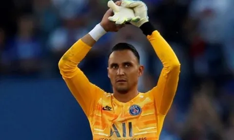 Nhìn "tình cũ" làm "siêu người nhện", Real thực sự chạnh lòng khi có Courtois