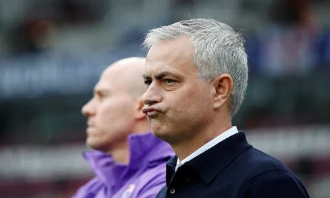 NHM Spurs nổi giận với quyết định của Mourinho