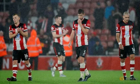 "Nhục nhã! Xấu hổ! Màn thể hiện tồi nhất lịch sử Premier League"