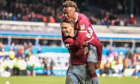 Những dấu ấn đặc biệt của Abraham: Cùng Jack Grealish vào ĐHTB của năm