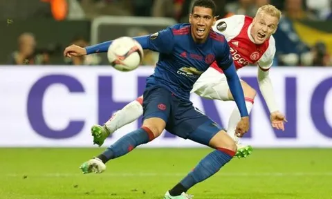 Những hình ảnh đẹp nhất của Van de Beek khi đối đầu M.U ở chung kết Europa League 2017