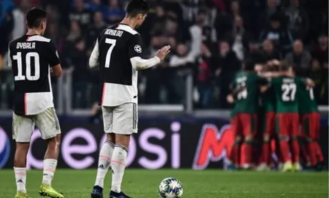 Những khoảnh khắc ấn tượng trong trận Juventus - Lokomotiv Moscow: Ronaldo bất lực, nụ hôn trên khán đài