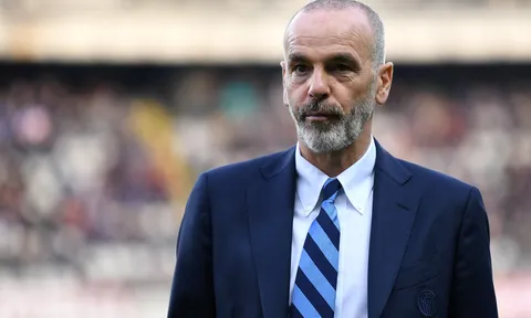 Chưa bắt đầu làm việc, HLV mới của Milan đã bị đòi sa thải