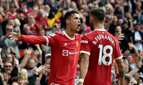 Ronaldo cán mốc khủng khi ra mắt M.U lần 2 ở Champions League
