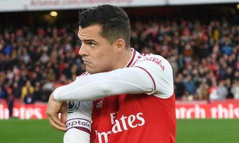 NÓNG! Arsenal khốn khó, Xhaka làm điều điên rồ trước trận Leicester City
