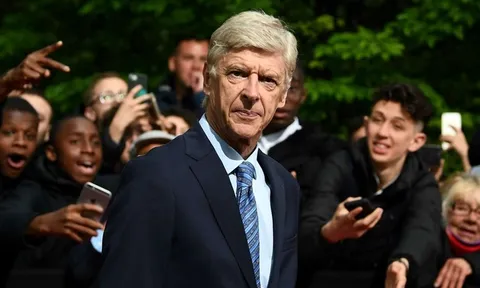 NÓNG! CEO Bayern phá vỡ im lặng về Wenger