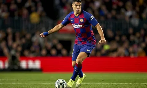NÓNG! Giám đốc Barca chỉ đích danh kẻ sẽ đẩy Suarez khỏi Camp Nou