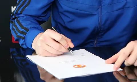 NÓNG! Man Utd ký xong HĐ mới, đối thủ phải dè chừng