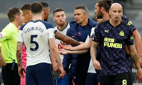 HLV Tottenham bị tước quyền chỉ đạo trước trận đấu với Chelsea