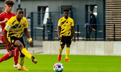 Nước Đức tiếp tục dậy sóng vì sức hủy diệt của "báu vật vô giá" tại Dortmund