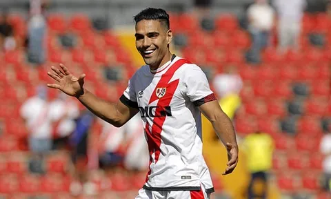 Ở tuổi 35, Falcao vẫn hoá mãnh hổ