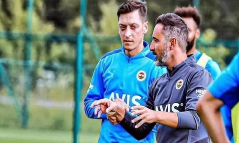 Bỏ qua Rooney, Martinez, Everton đàm phán với thầy cũ của Ozil