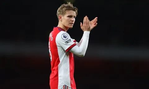 Huyền thoại Arsenal thừa nhận sai lầm với Odegaard