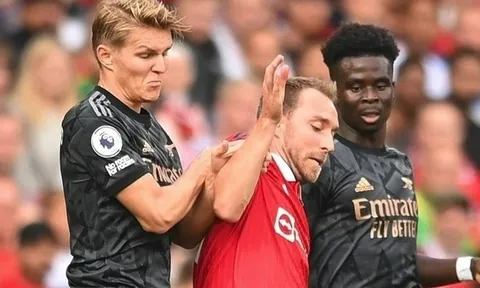 Odegaard đẩy Eriksen và sự ngây thơ từ Arsenal