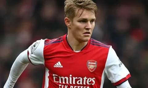 Odegaard phá vỡ im lặng về so sánh với Ozil